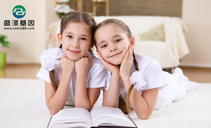 雙胞胎越長越不像，寶爸決定做親子鑒定！