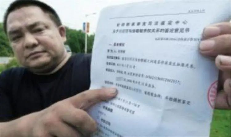 懷疑孩子非親生，夫妻偷做親子鑒定，竟是正規醫院新生兒被抱錯？