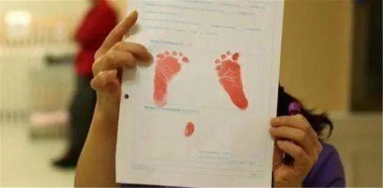 懷疑孩子非親生，夫妻偷做親子鑒定，竟是正規醫院新生兒被抱錯？