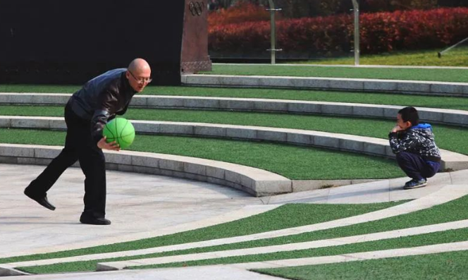 梁老伯：爺爺跟孫子可以做親緣關系鑒定嗎？多少錢？